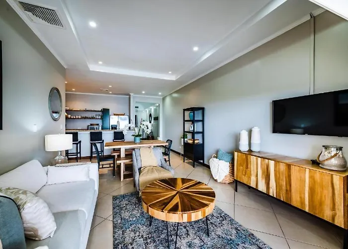 Casa vacanze Stylish Oceanview With Quick Access Modern Design & Spacious Balcony