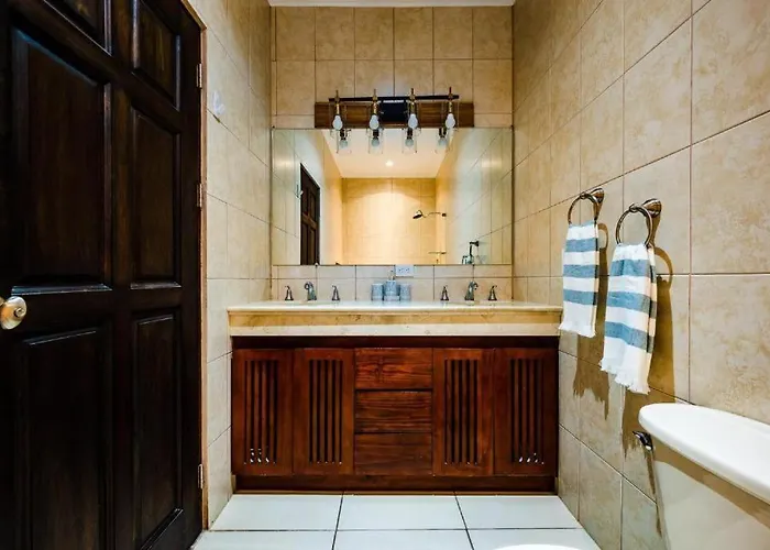 Stylish Oceanview With Quick Access Modern Design & Spacious Balcony Casa vacanze