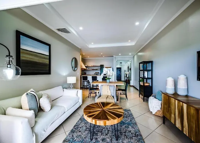 Casa vacanze Stylish Oceanview With Quick Access Modern Design & Spacious Balcony *